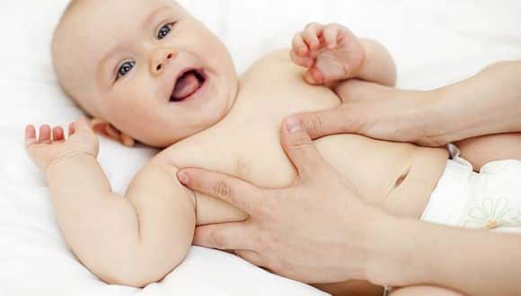 ¿Cómo hacer un masaje para bebé?