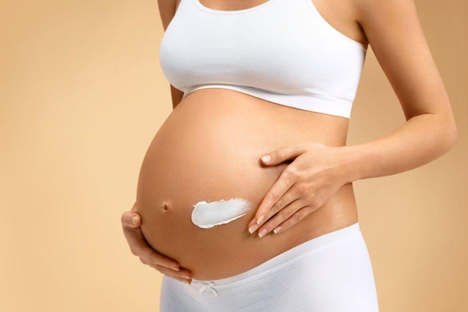 Cómo prevenir y tratar las estrías en el embarazo