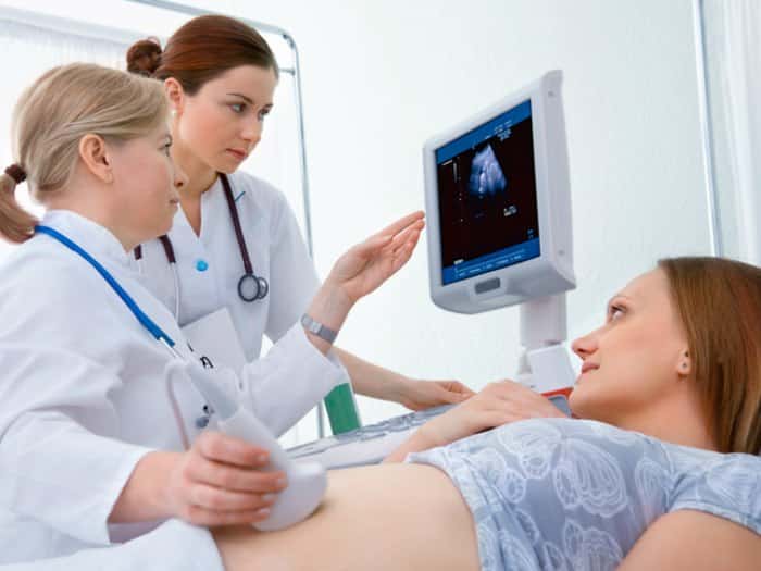 Cuándo realizar tu primera consulta al obstetra